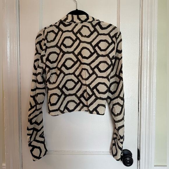 H&M Geometric Black and Cream Long Sleeve Cropped Top - Picture 4 of 5